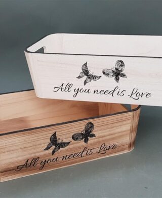 מגש עץ לבן עם ידיות LOVE 36*20*11 מגש עץ לבן עם ידיות LOVE 36*20*11