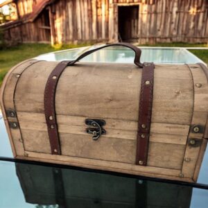 מזוודת עץ עם רצועות 19*20*38