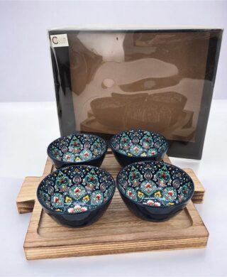 מגש עץ מגולף מרובע+4 קעריות 12 סמ. מגש עץ מגולף מרובע+4 קעריות 12 סמ.