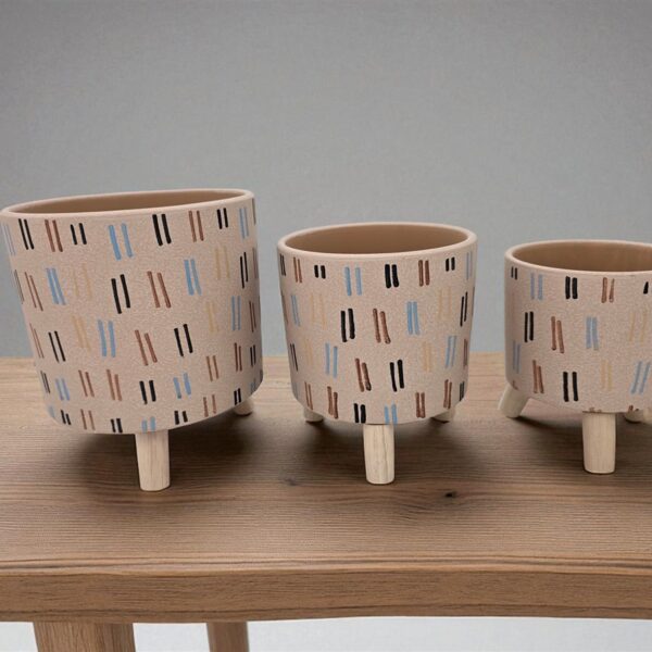 בית עציץ עם רגלי עץ 19*17