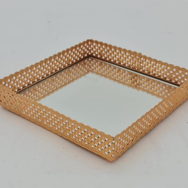 מעמד מתכת מרובע זהב נמוך