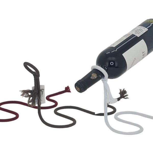 מעמד לבקבוק עם חבל לבן