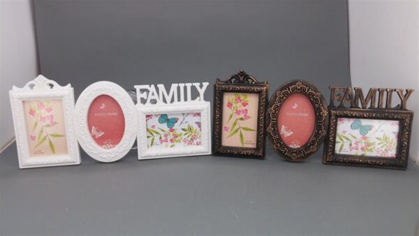 מסגרת ל-3 תמונות FAMILY לבן.