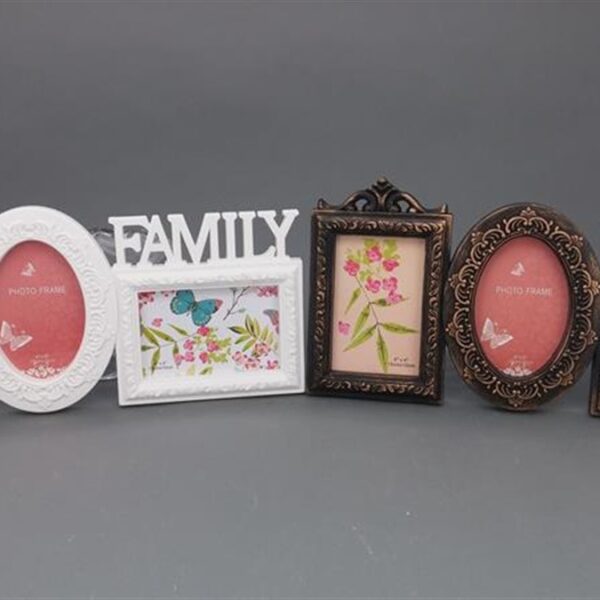 מסגרת ל-3 תמונות FAMILY לבן.