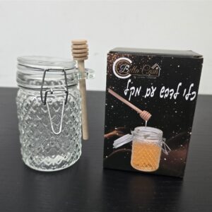 צנצנת לדבש עם מקל עץ בקופסת מתנה