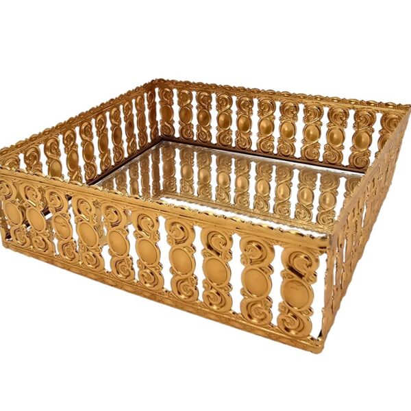 מעמד מתכת מרובע זהב גבוה