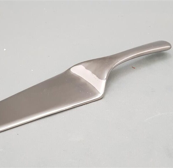 כף כסף לעוגה מפורצלן