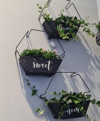 מתקן לקיר עם בית עציץ 12*38*43 מתקן לקיר עם בית עציץ 12*38*43