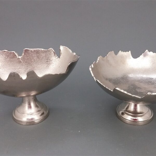 קערה עם רגל מתכת 25סמ. קערה עם רגל מתכת 25סמ.