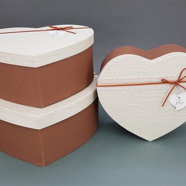 סט *3 קופסאות קרטון לב בג' סט *3 קופסאות קרטון לב בג'