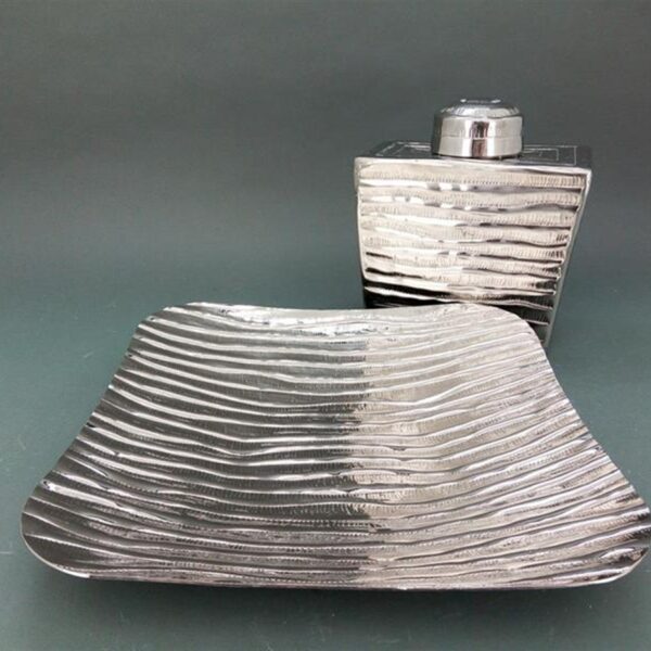 בקבוק ניקל מרובע 21סמ. בקבוק ניקל מרובע 21סמ.